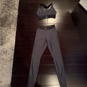 ALO Yoga Gray Leggings for Active Comfort Set